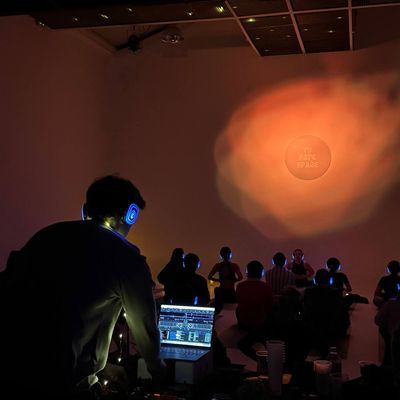 TECHNOYOGA: yoga con DJ set en directo
