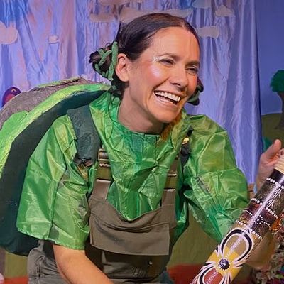 Anuga, la pequeña tortuga: teatro para bebés