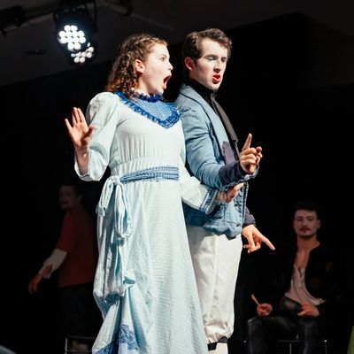 COMMED.I.A (o un amor artificial): teatro sobre la sociedad actual