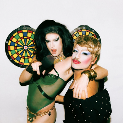 Darts and drags: concurso de dardos + show drag