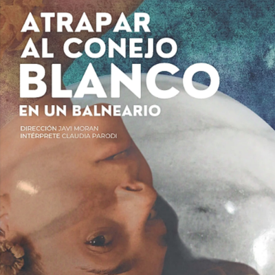 Atrapar al conejo blanco en un balneario
