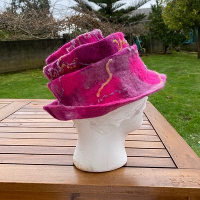 Sombreros con afieltrado: taller de artesanía