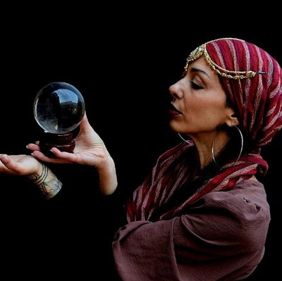 Svetlana, Oráculo teatral: experiencia interactiva