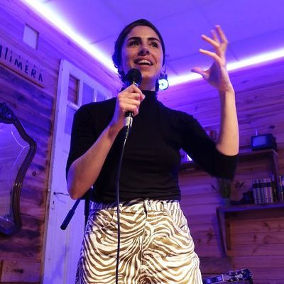 Dibuja con ritmo: open mic de música, dibujo y baile