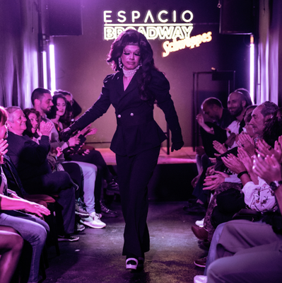 Apretao’ pero contentas: comedia descarada