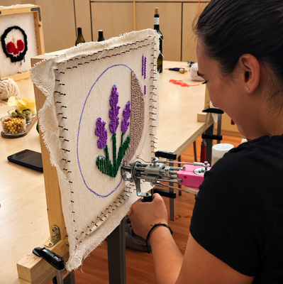 Taller de tufting: transforma la lana en una alfombra única