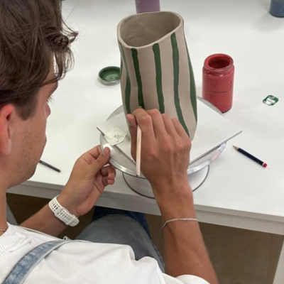 Taller de cerámica: aprende a modelar un bote