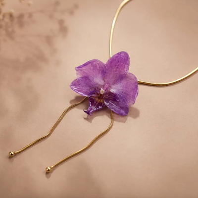 Crea un collar de flores con resina